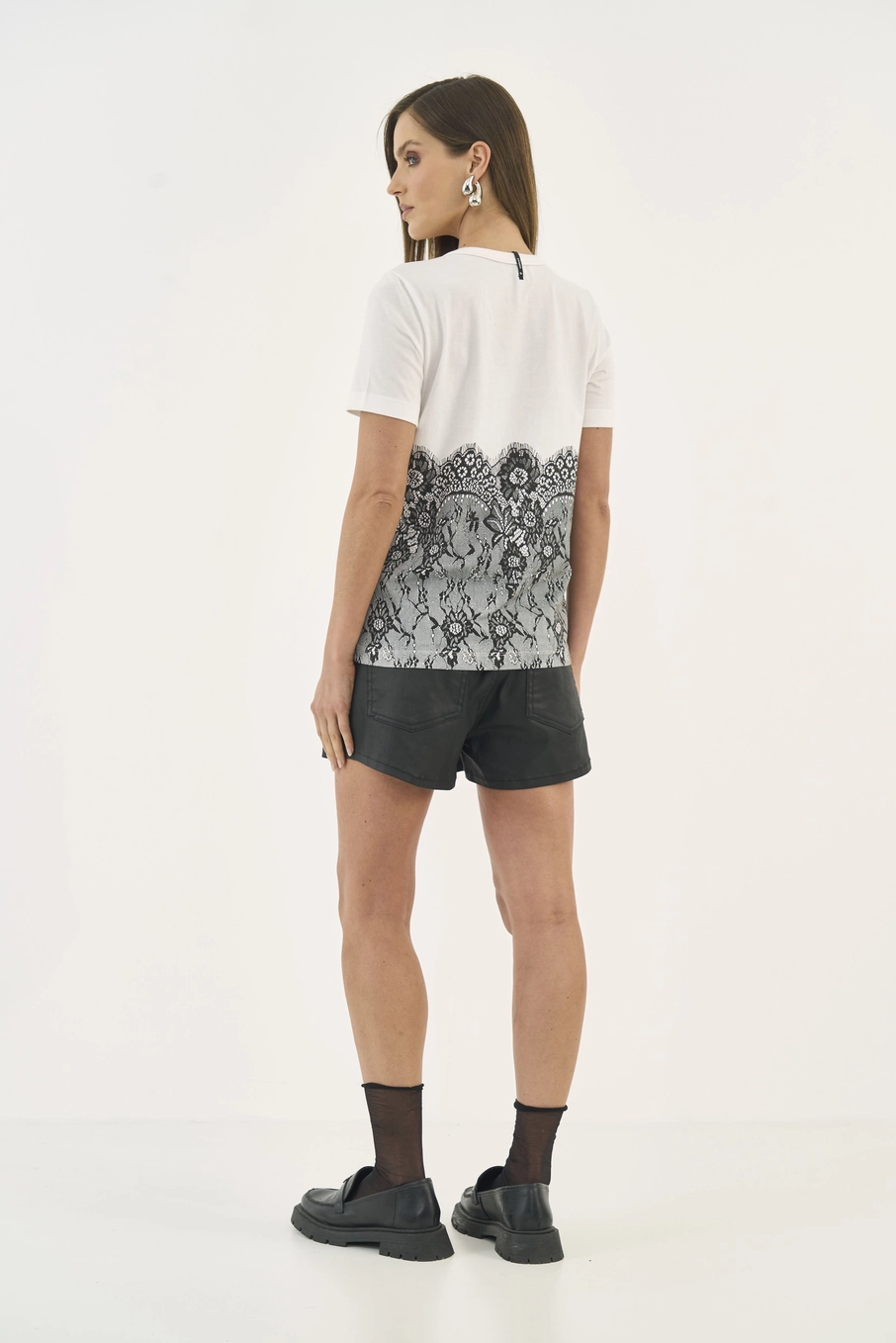 Camiseta Comfort Com Estampa Em Renda Off Shell