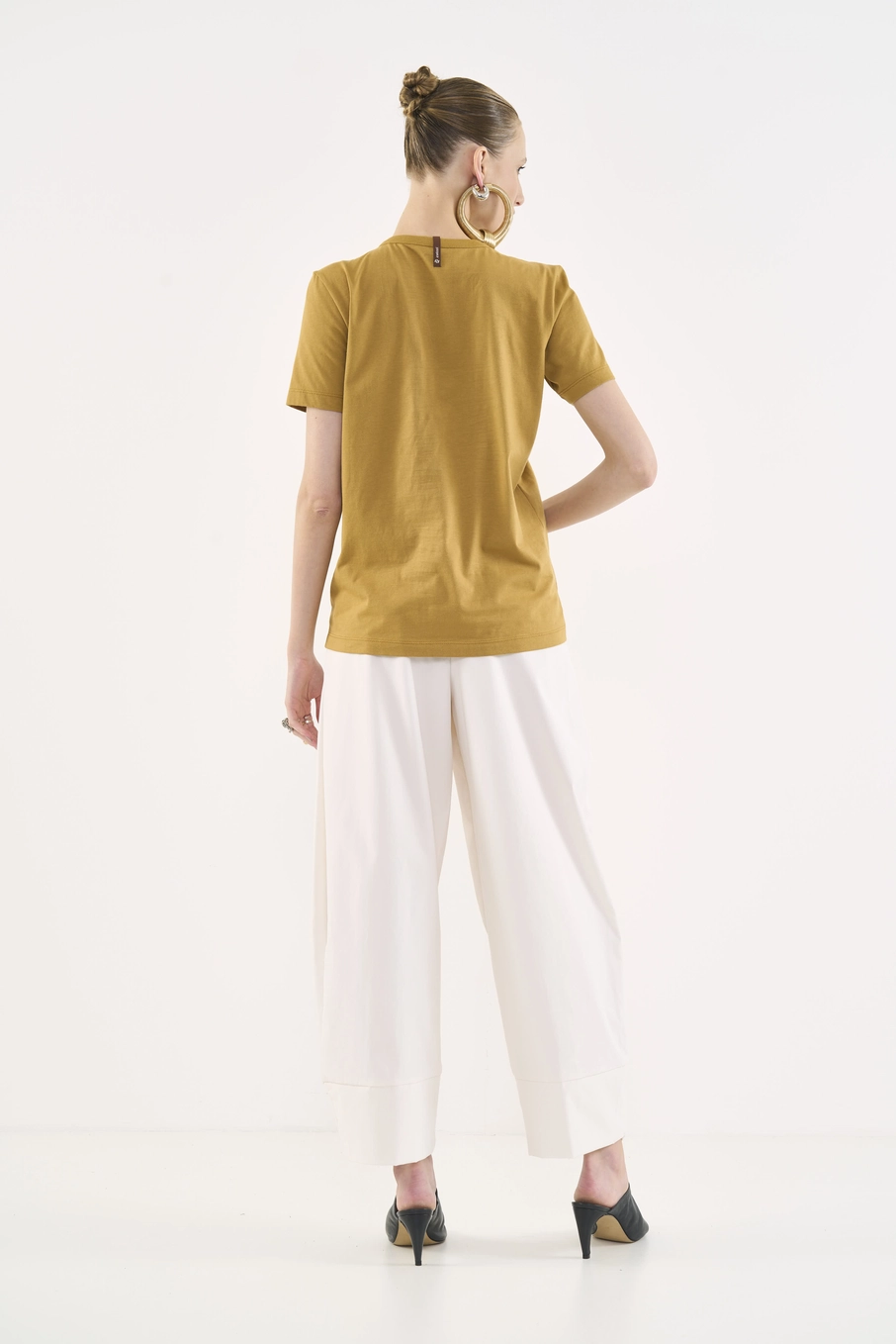 Camiseta Comfy Com Aplicação De Logo Marrom Ebbela