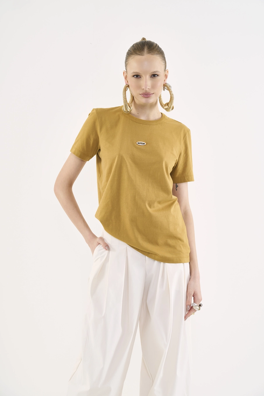 Camiseta Comfy Com Aplicação De Logo Marrom Ebbela