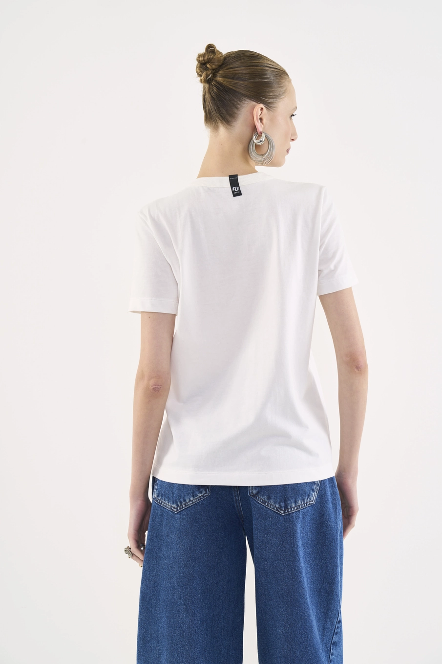 Camiseta Feminina Comfort Com Logo Off Shell