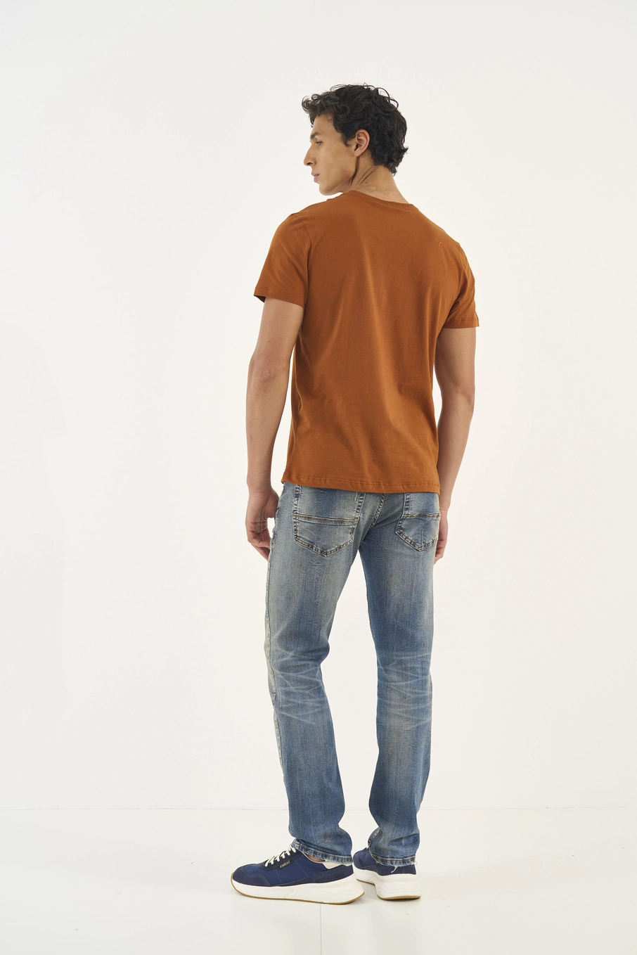 Camiseta Slim Basic Marrom Zeus
