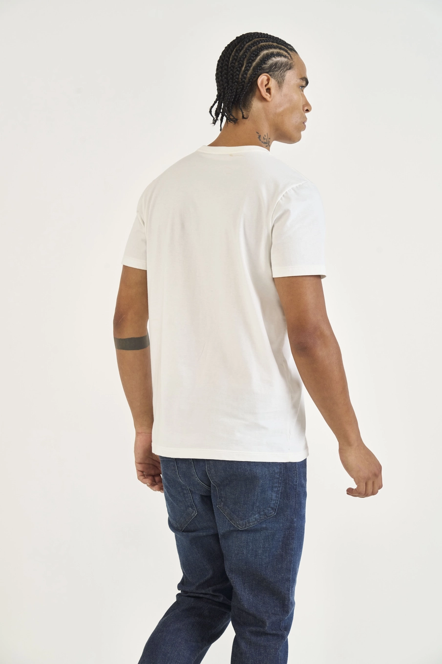 Camiseta Slim Com Estampa Frontal Off Shell