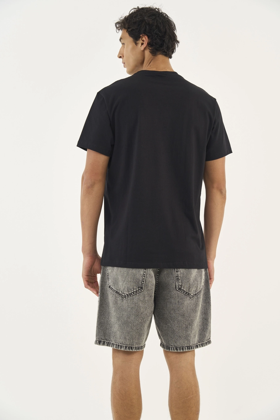 Camiseta Comfort Placa Com Logo Preto