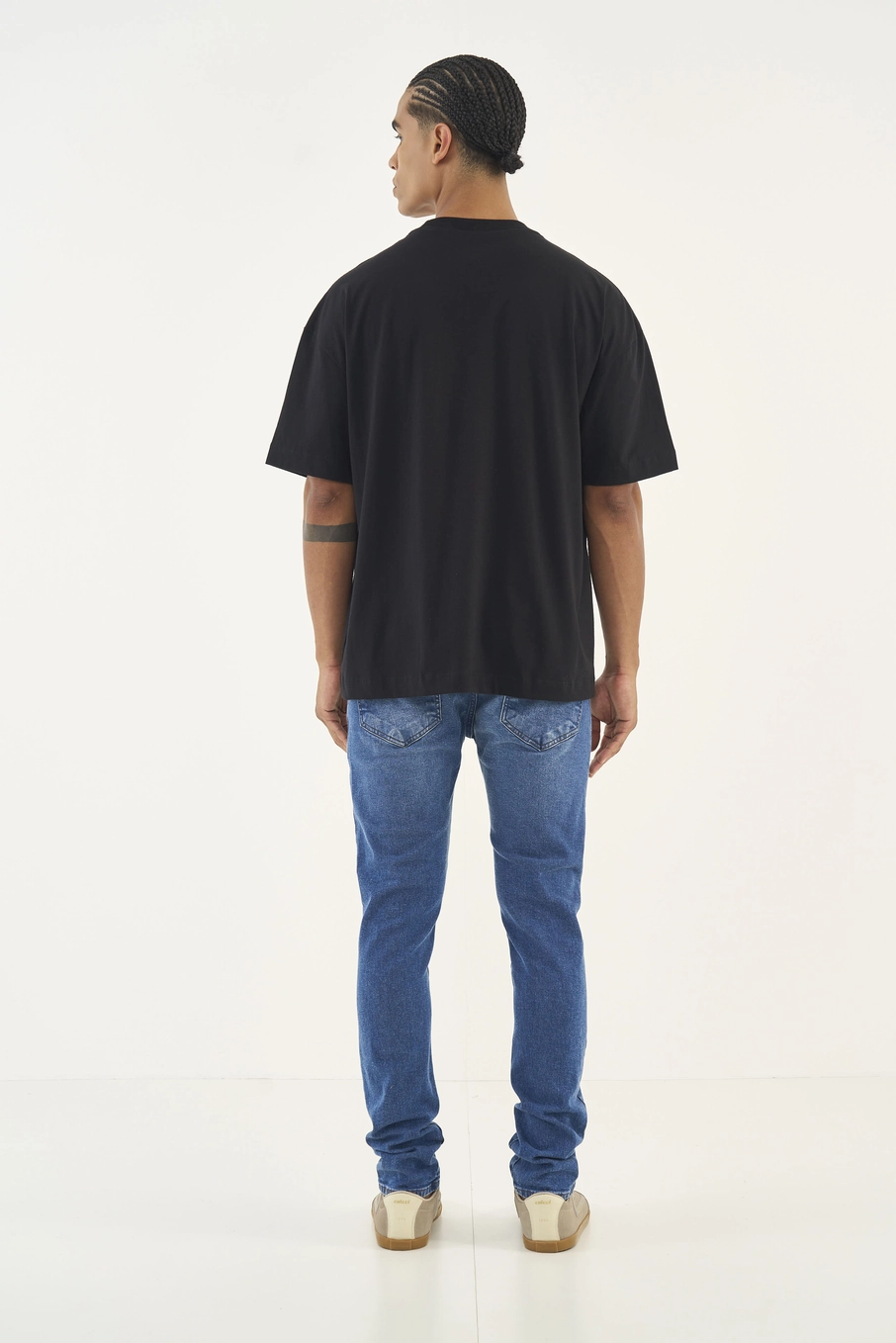 Camiseta Over Com Detalhe Em Logo Estampada Preto
