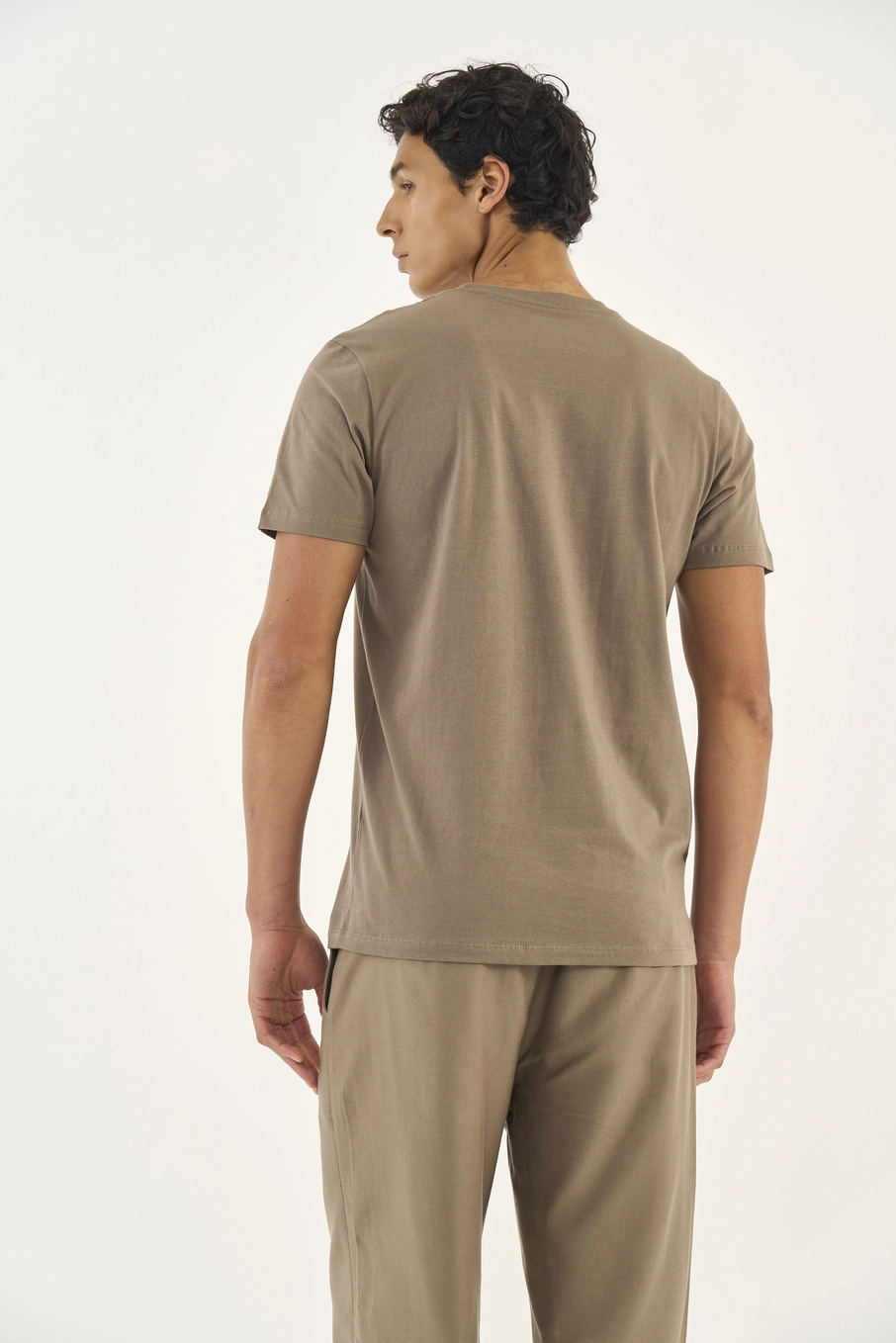 Camiseta Slim Com Detalhe Em Aplicação Bege Cinzas