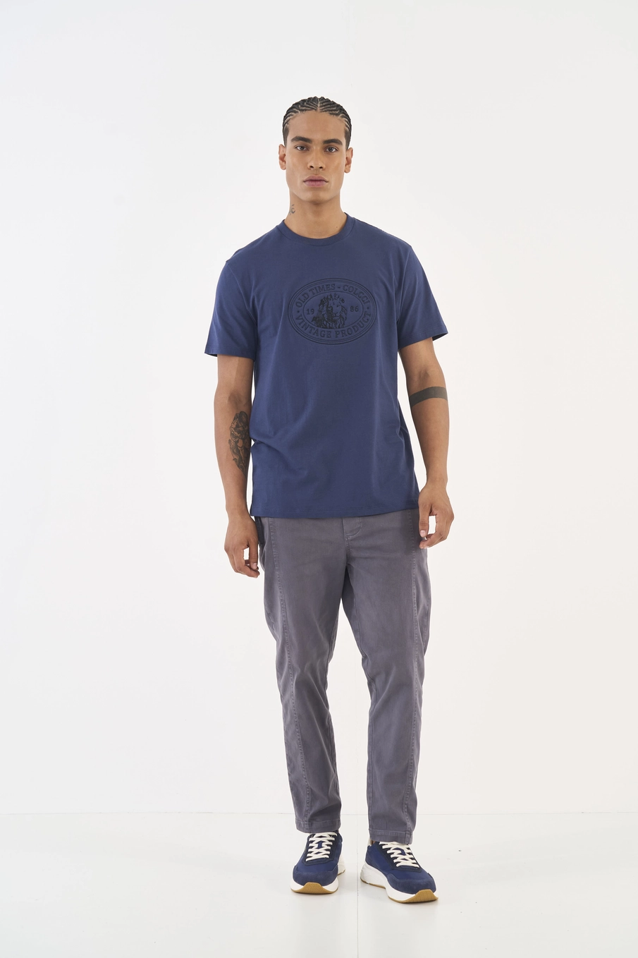Camiseta Slim Com Bordado Azul