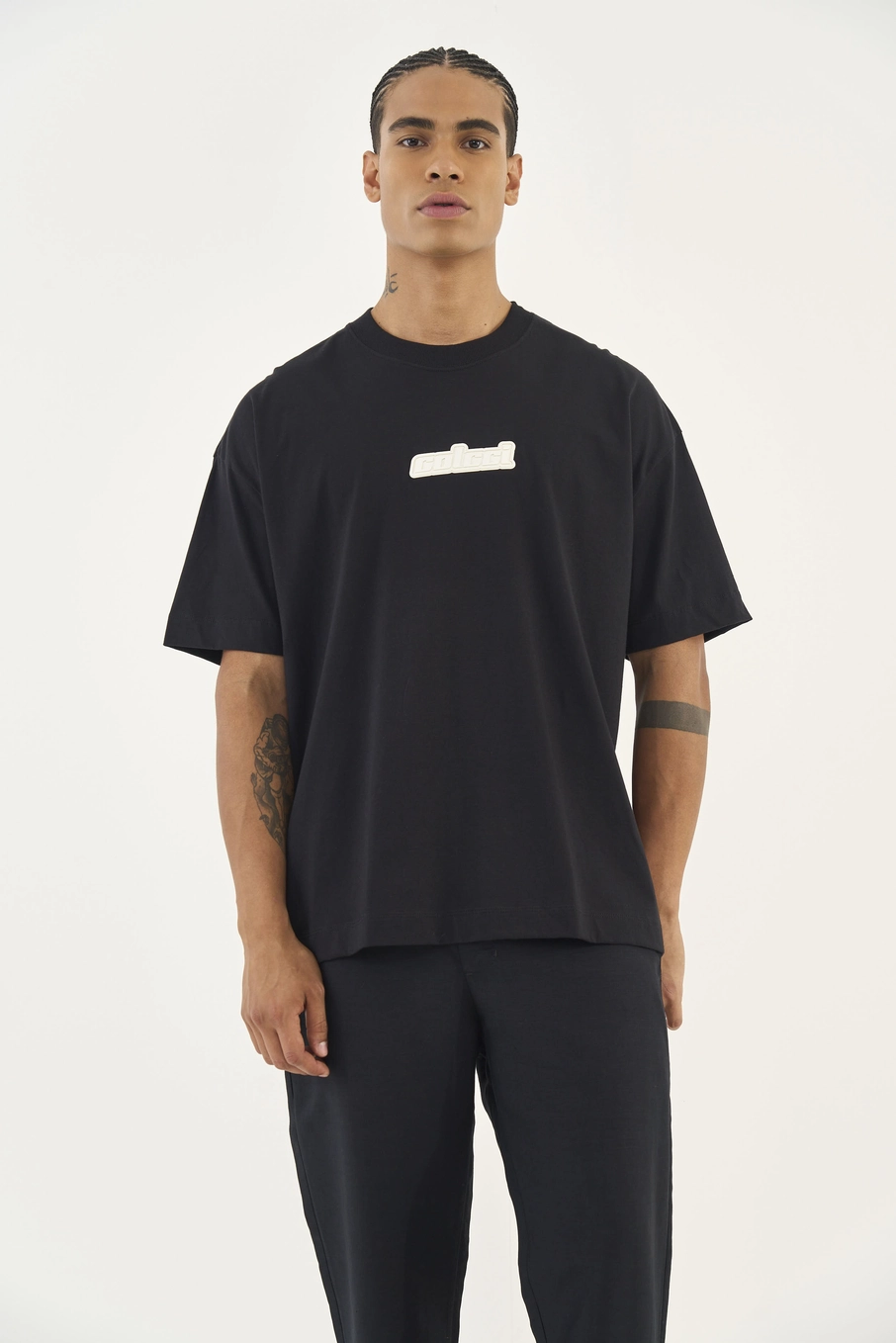 Camiseta Comfort Com Logo Frontal Preto