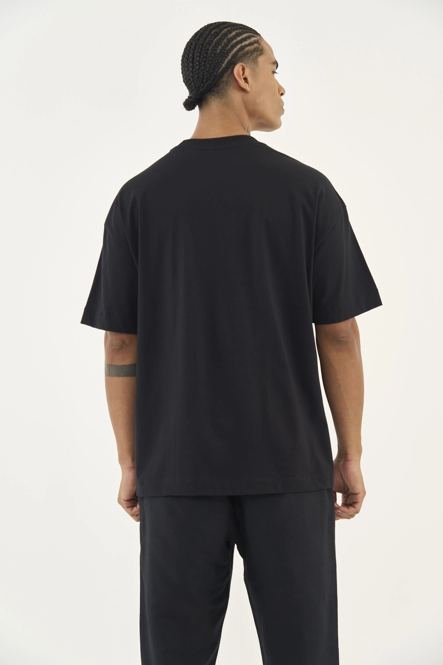 Camiseta Comfort Com Logo Frontal Preto