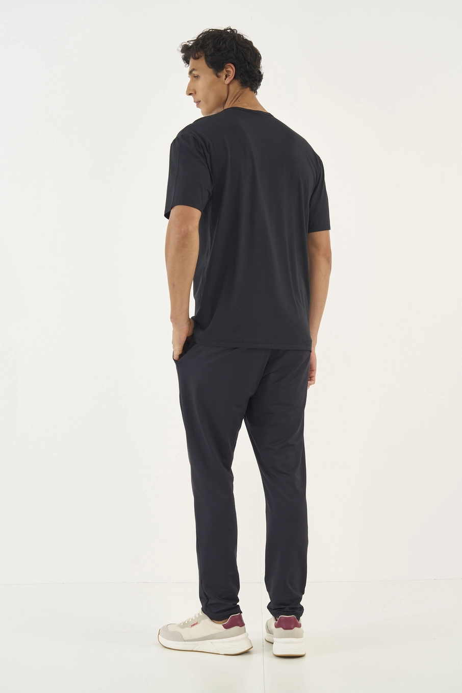 Camiseta Basic Comfort Com Bordado Duplo C Preto