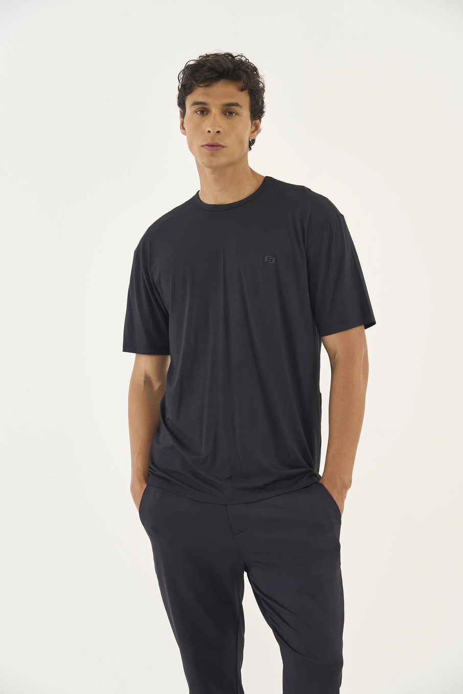 Camiseta Basic Comfort Com Bordado Duplo C Preto
