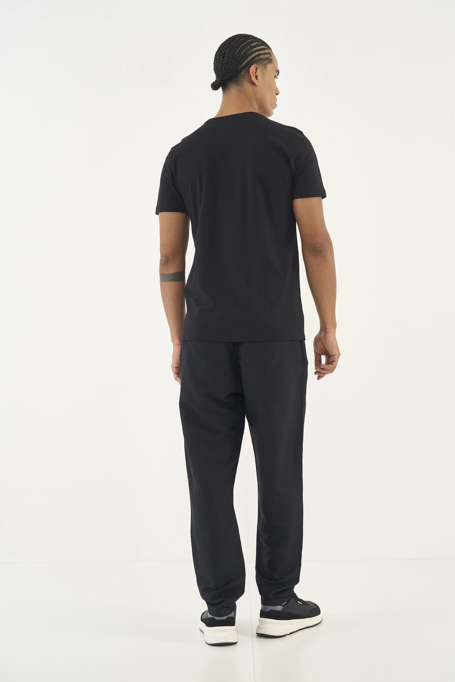 Camiseta Slim Com Bordado Preto