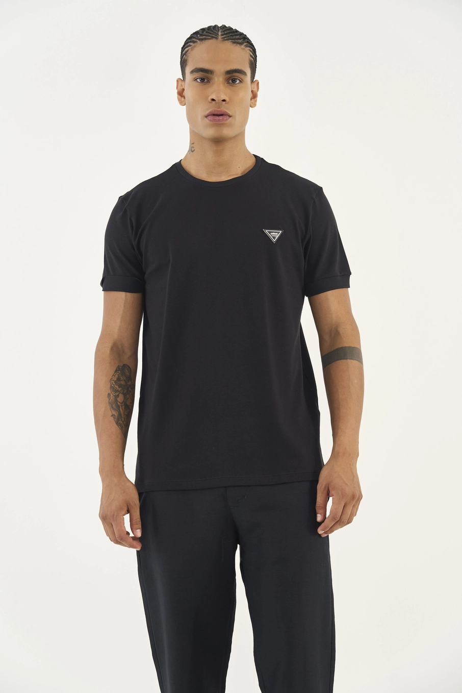 Camiseta Pima Placa Com Logo Preto
