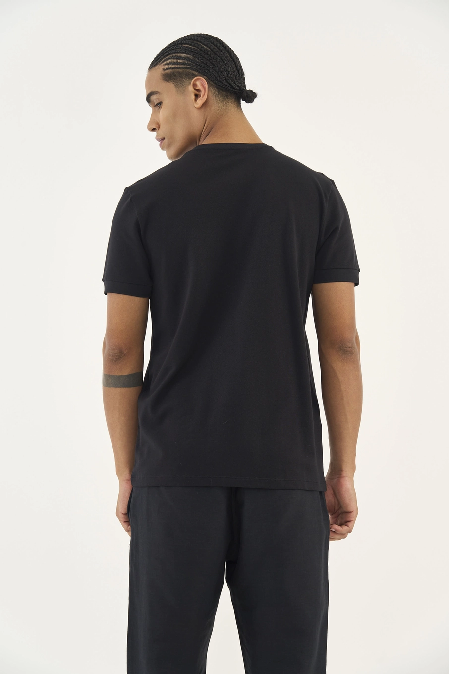 Camiseta Pima Placa Com Logo Preto