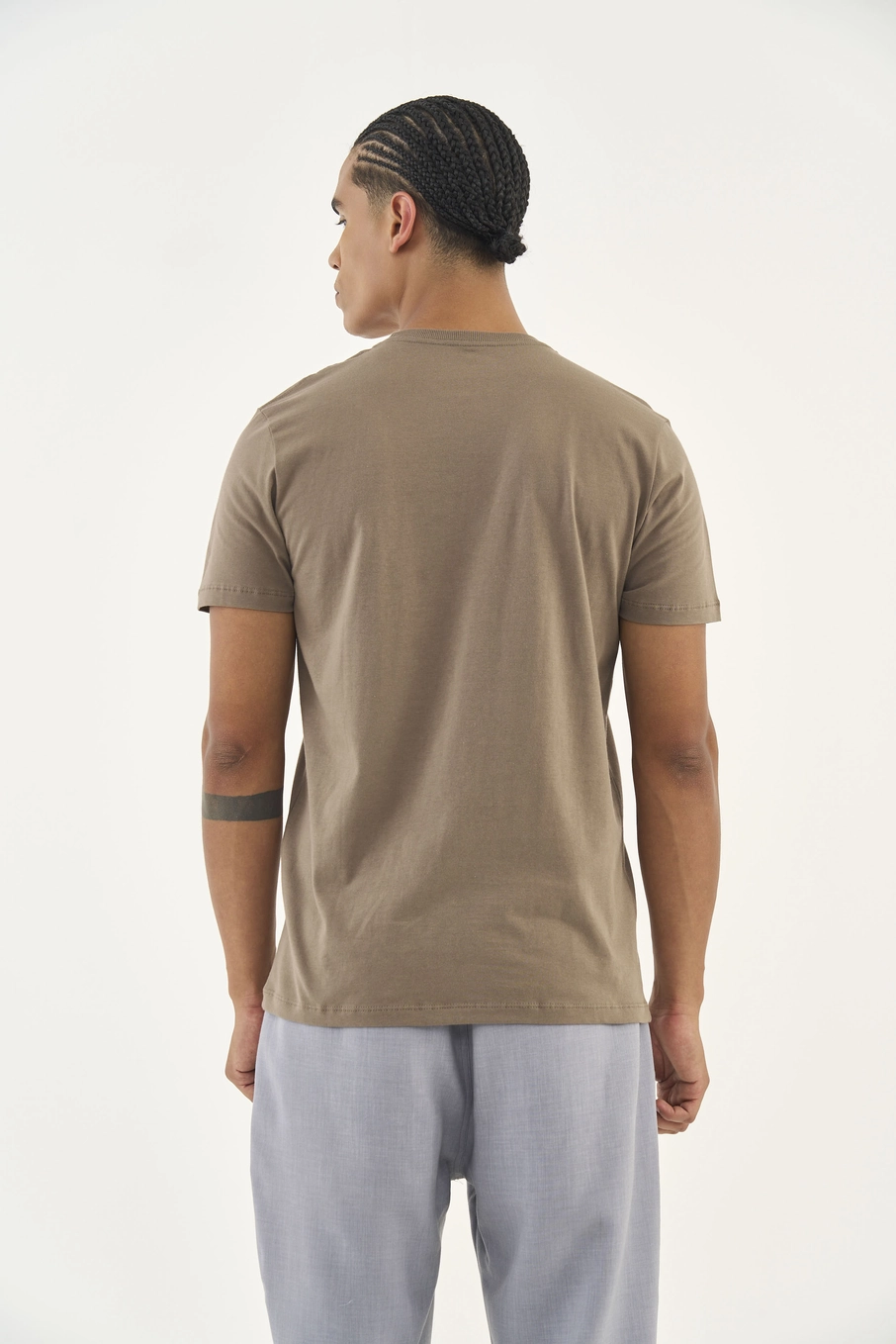 Camiseta Slim Placa Com Logo Bege Cinzas