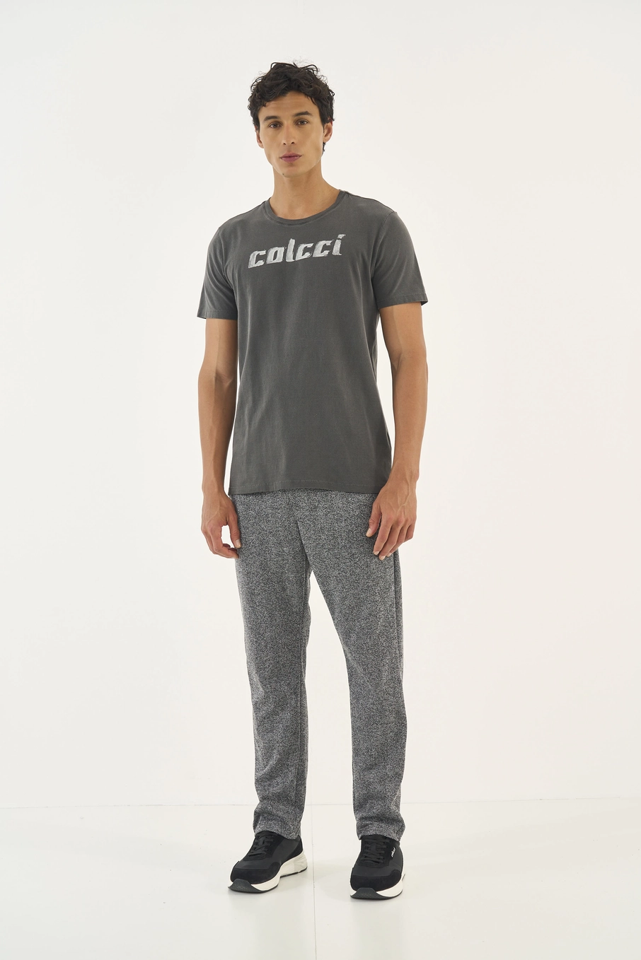 Camiseta Slim Com Estampa Em Logo Preto