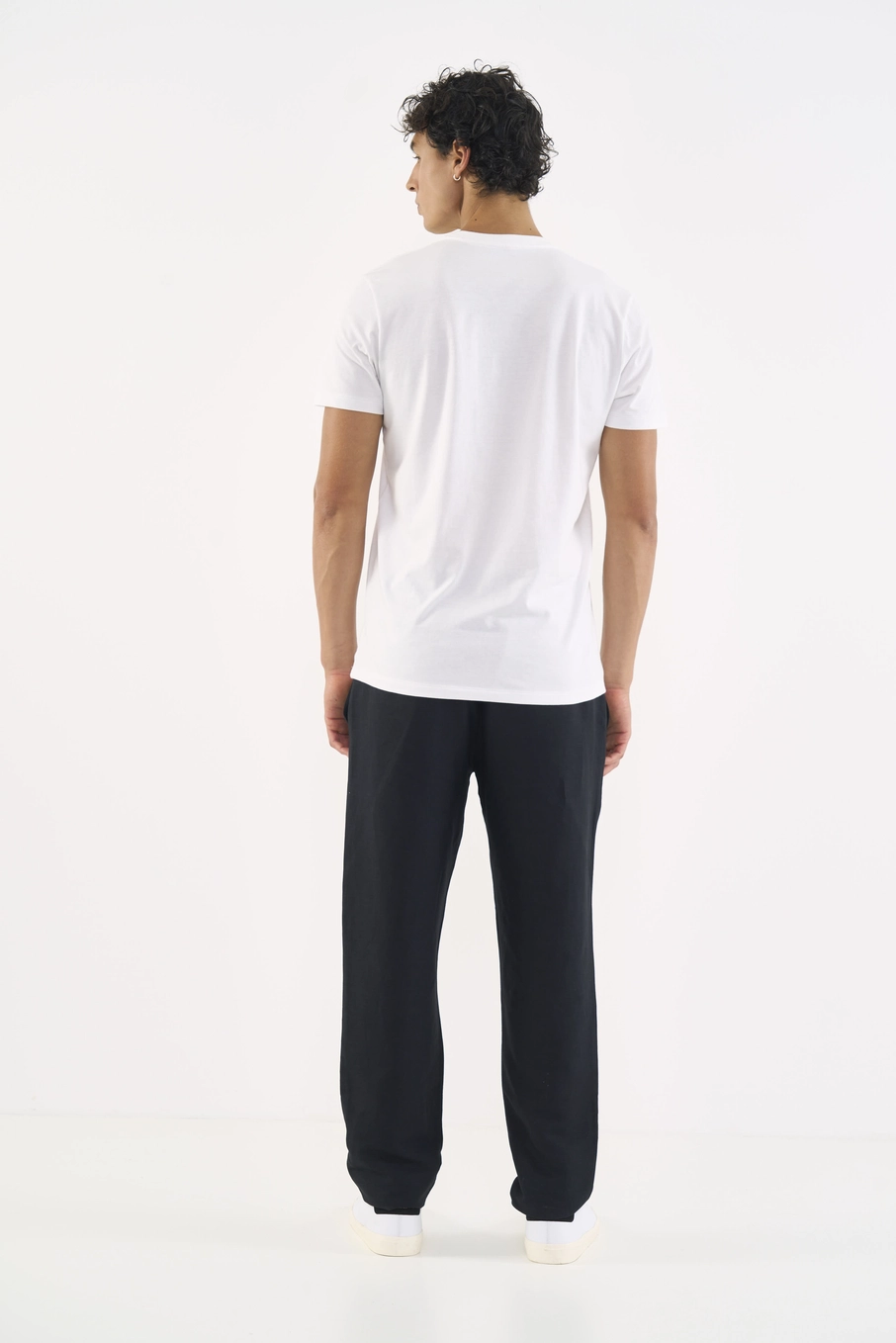 Camiseta Masculina Slim Com Detalhe Em Estampa Off Shell