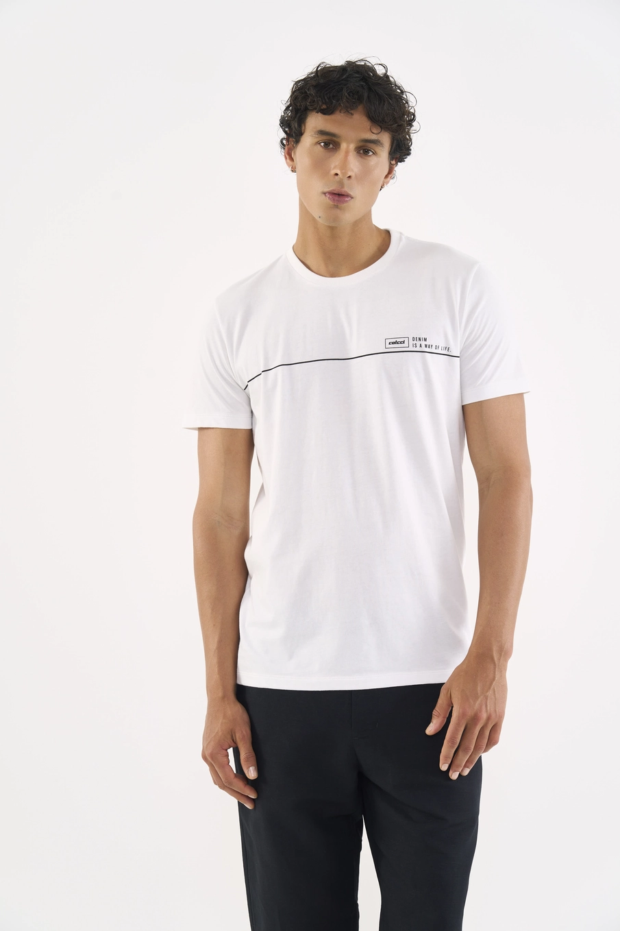 Camiseta Masculina Slim Com Detalhe Em Estampa Off Shell