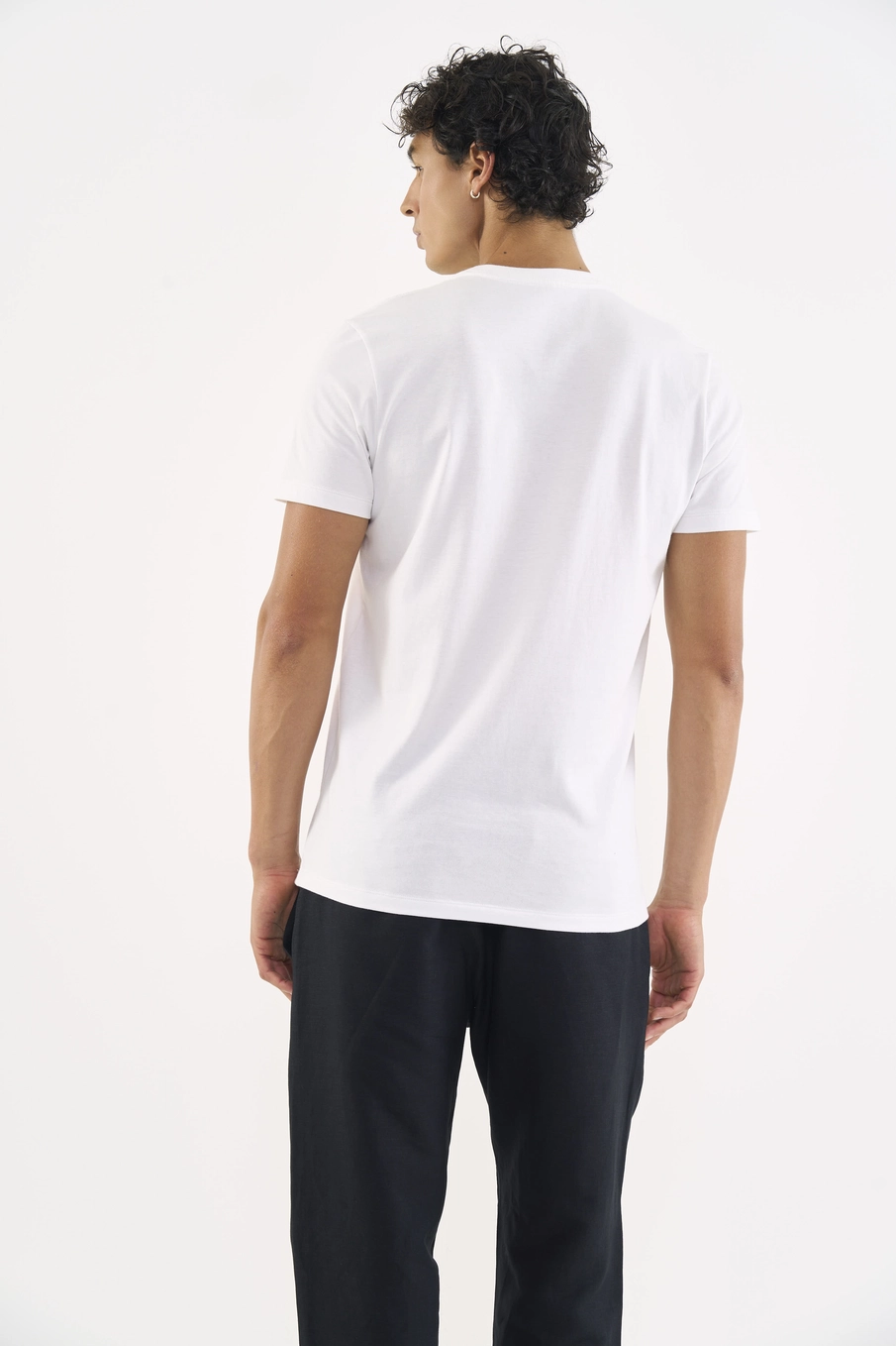 Camiseta Masculina Slim Com Detalhe Em Estampa Off Shell