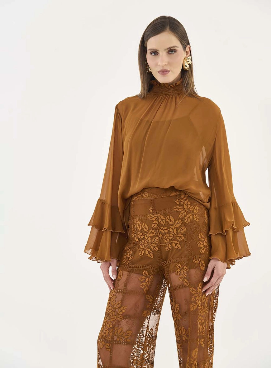 Blusa Fuida Manga Longa Com Babados E Gola Alta