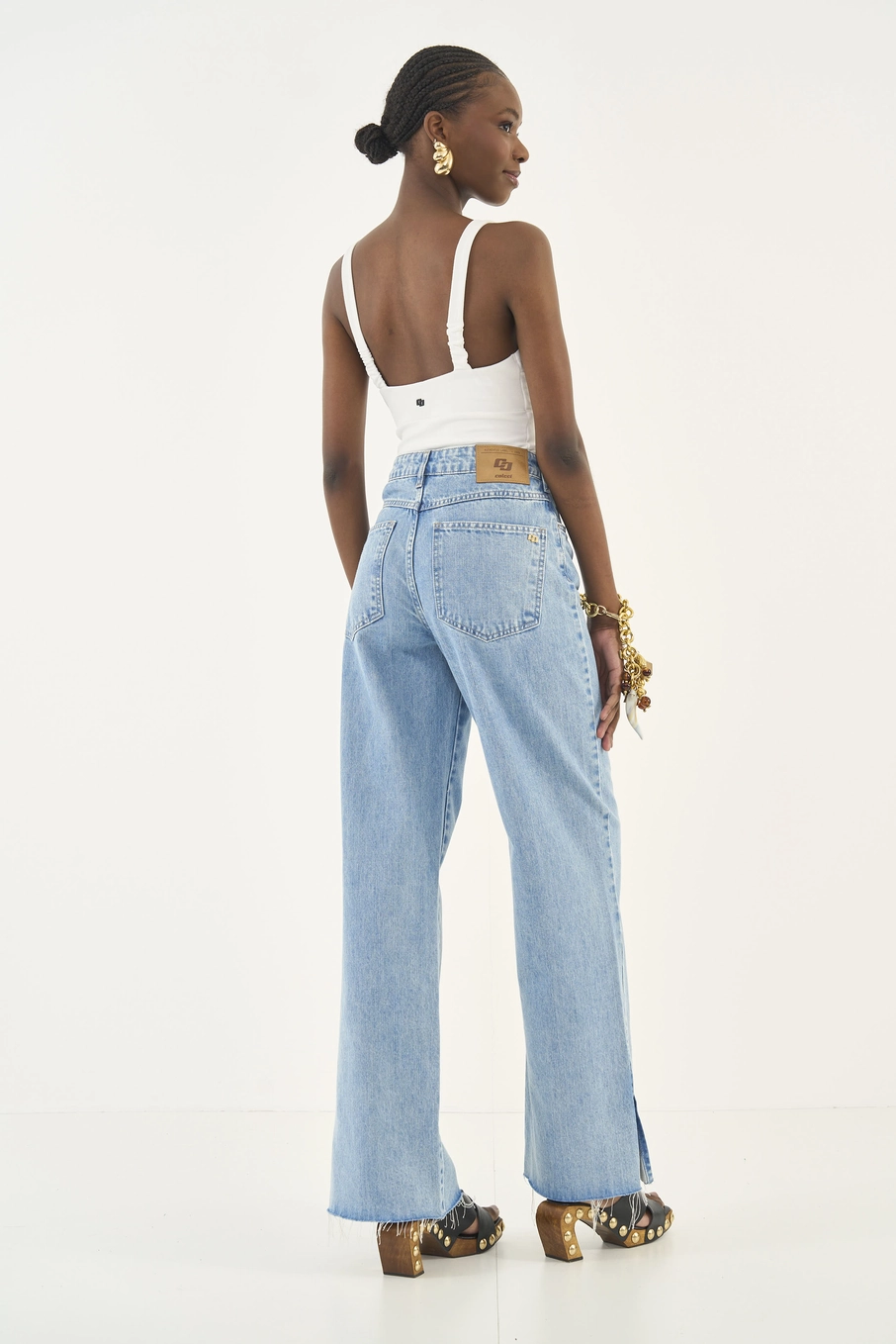 Blusa Slim Estruturada Off Shell