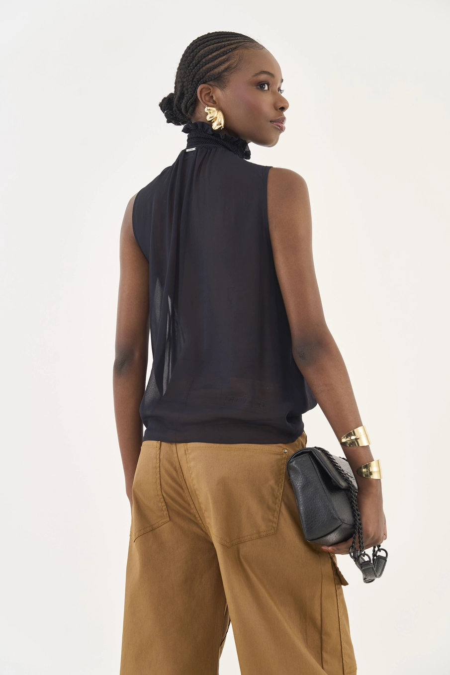 Blusa Fluida Comfort Gola Alta Preto