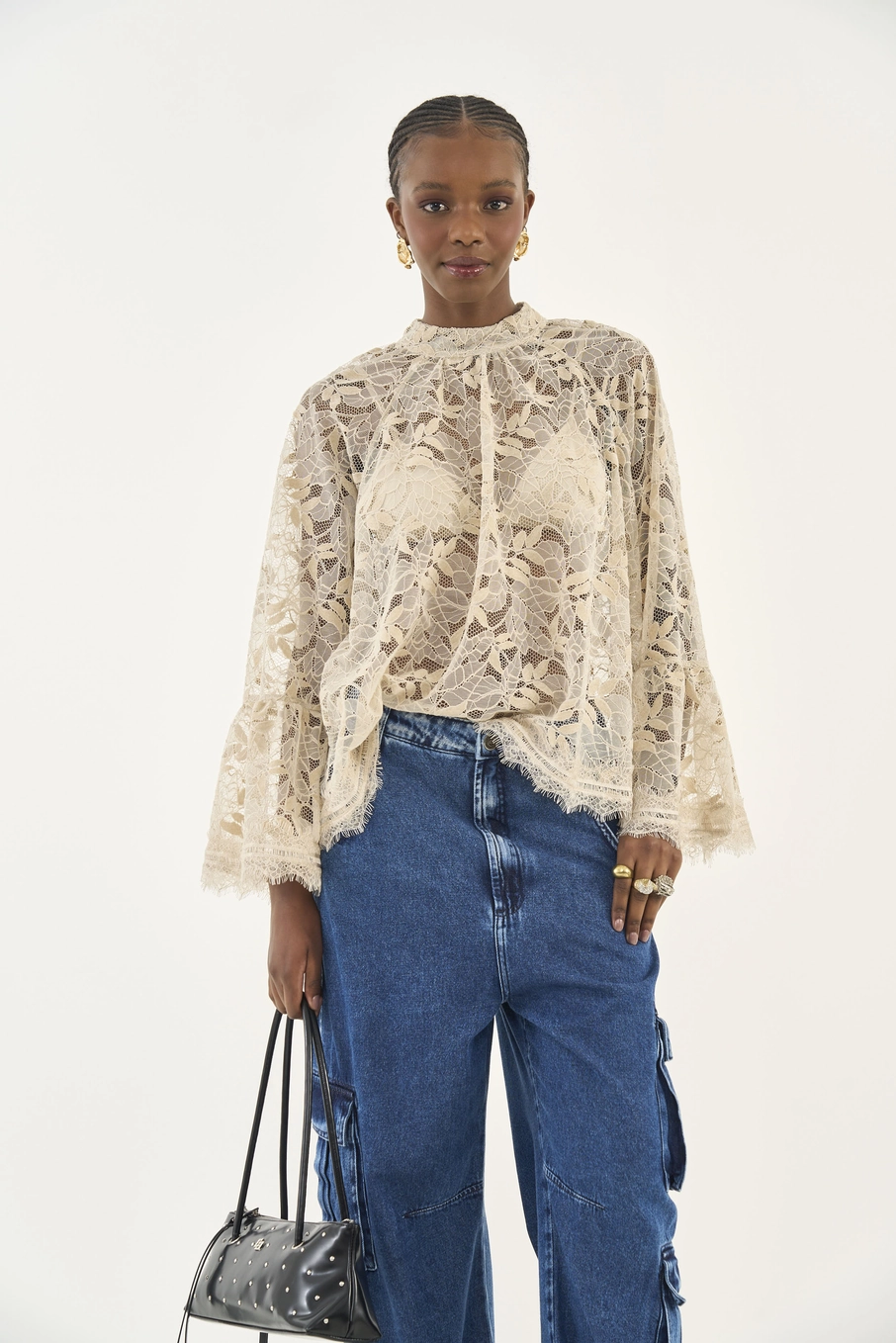 Blusa Solta Manga Longa Com Renda Bege