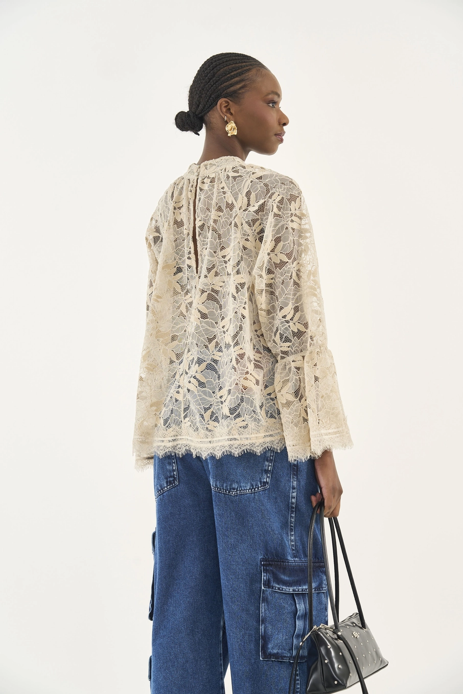 Blusa Solta Manga Longa Com Renda Bege