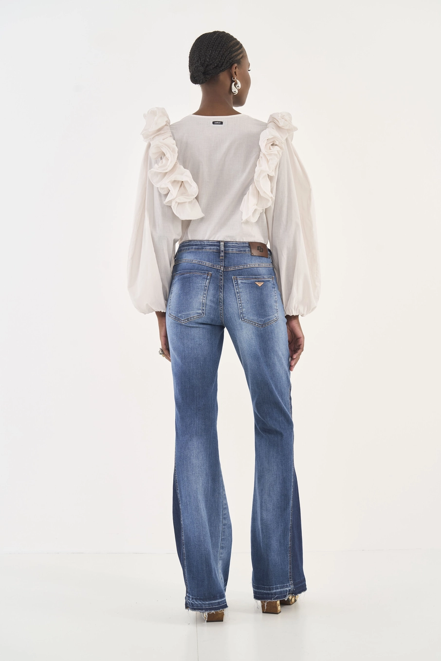 Blusa Mangas Bufantes E Babados Bege