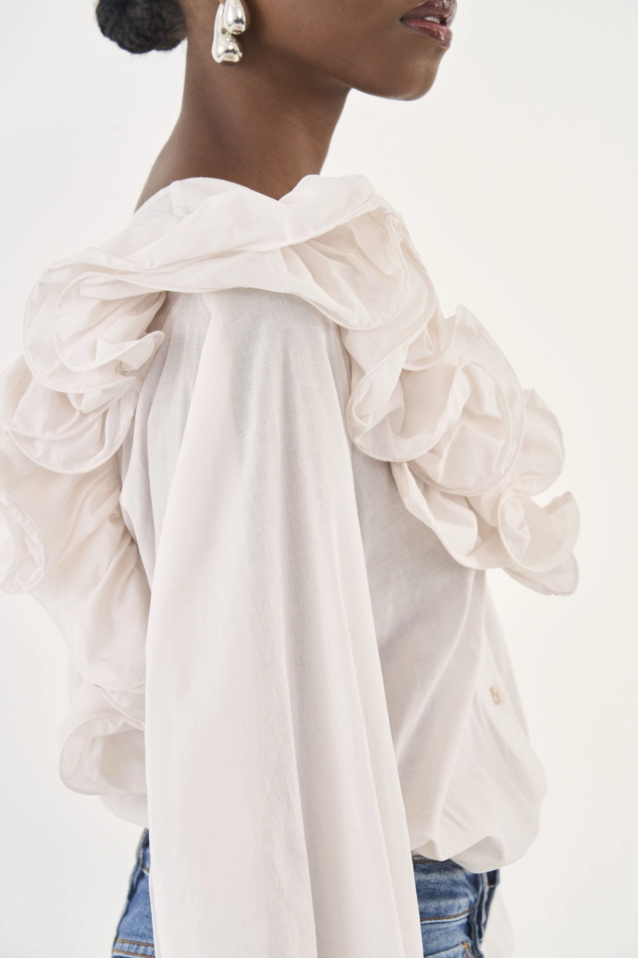 Blusa Mangas Bufantes E Babados Bege
