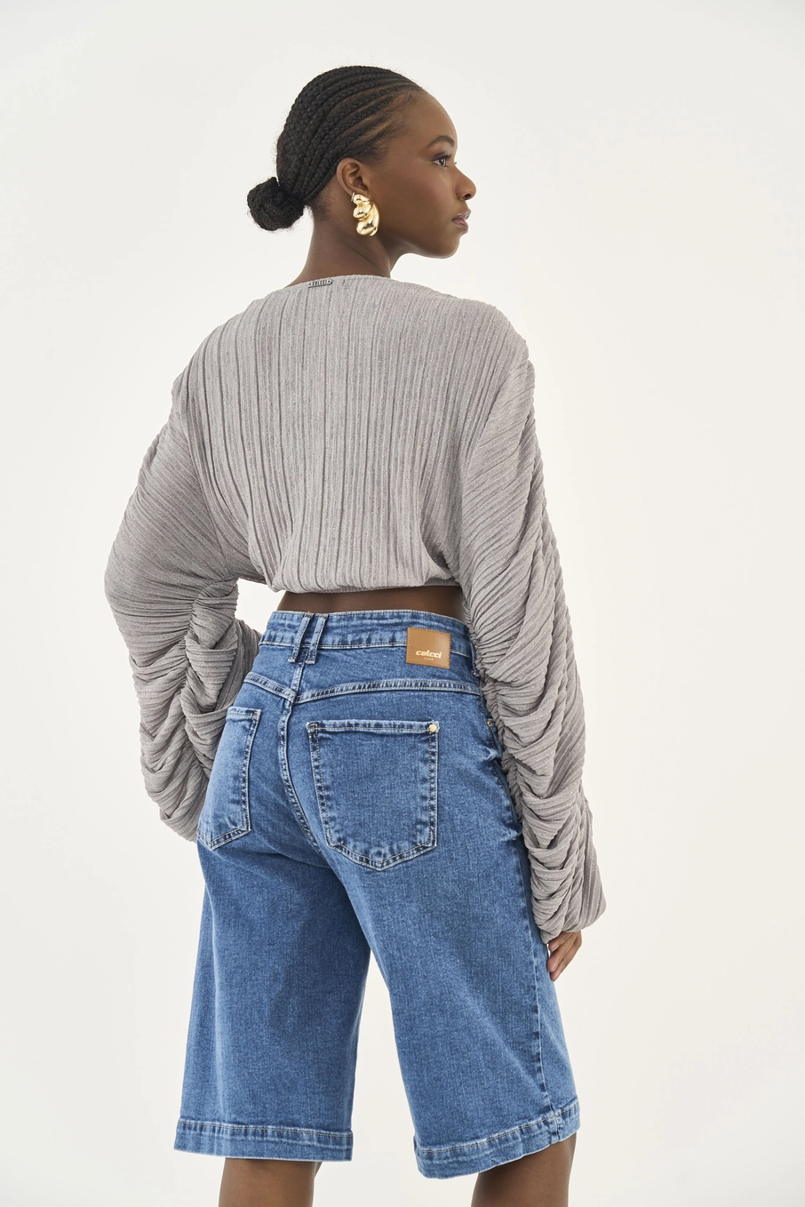 Blusa Cropped Plissada Metalizada Cinza