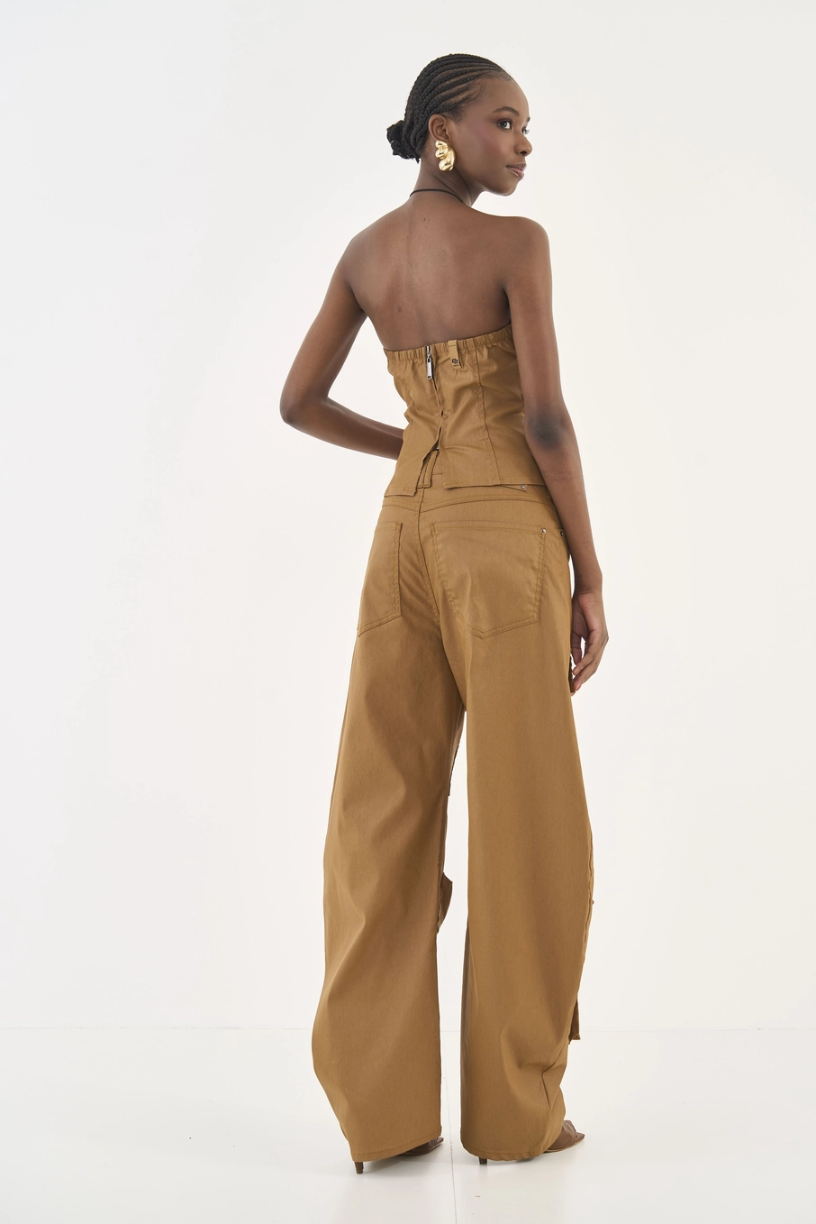 Blusa Tomara Que Caia Em Sarja Resinada Marrom