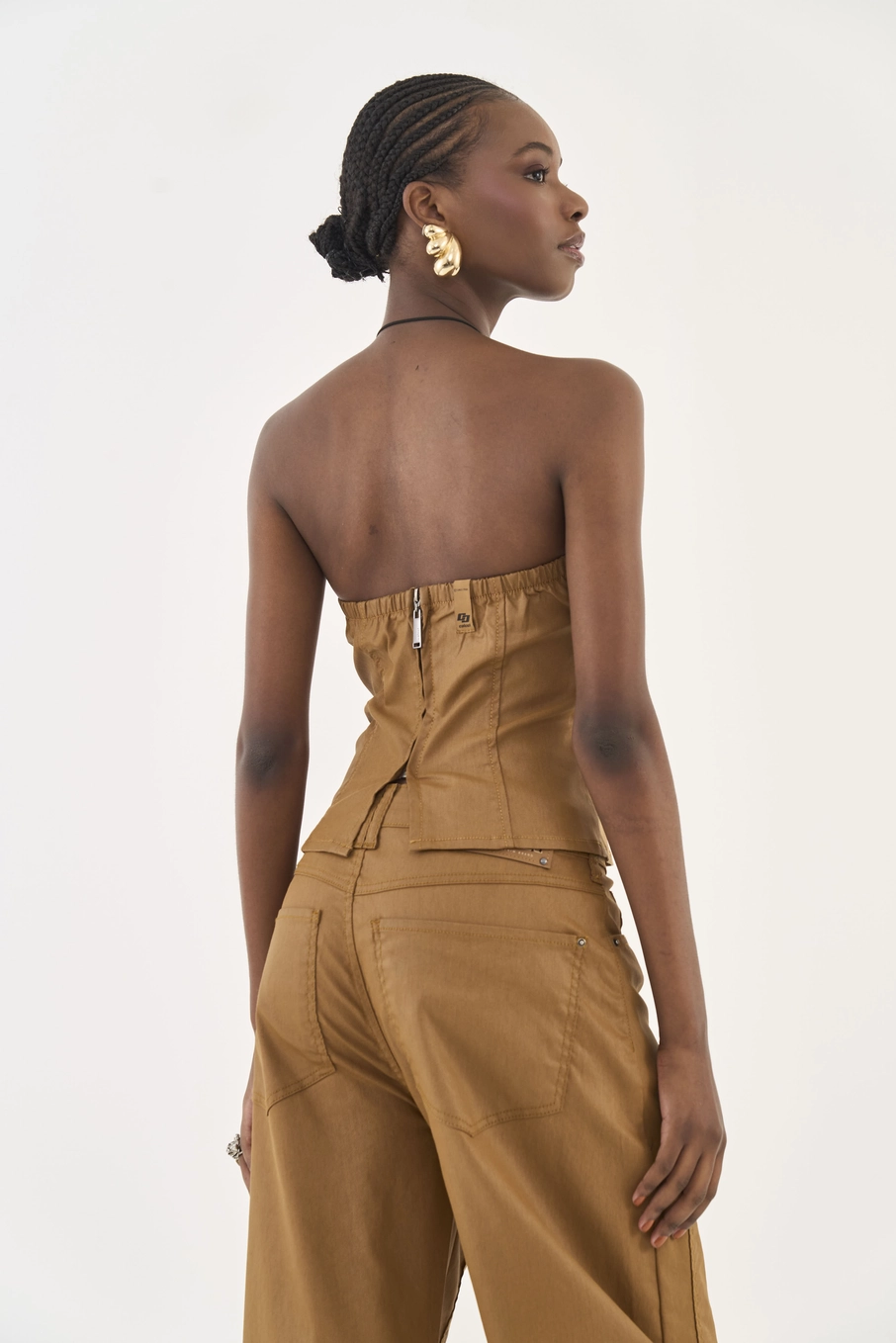 Blusa Tomara Que Caia Em Sarja Resinada Marrom