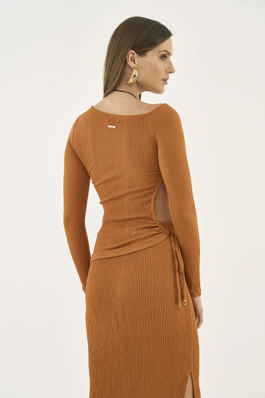 Blusa Slim Canelada Com Abertura Lateral Bege