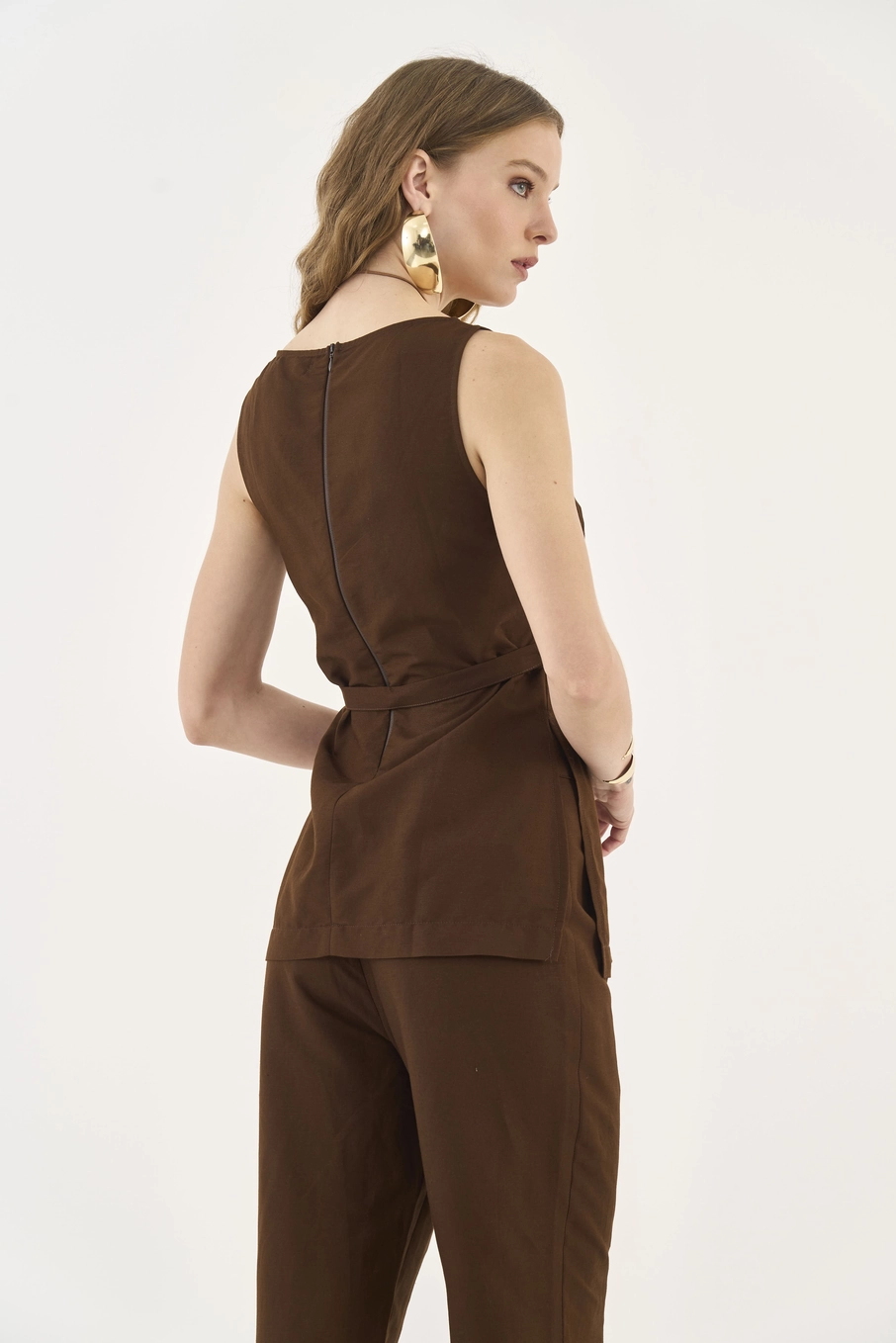 Blusa Alongada Comfort Com Cinto Marrom