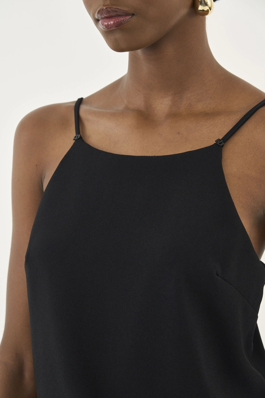 Blusa Comfy Com Recorte Costas Preto