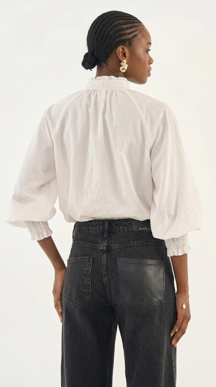 Blusa Ampla Mangas Bufantes E Babados Nas Costas Bege