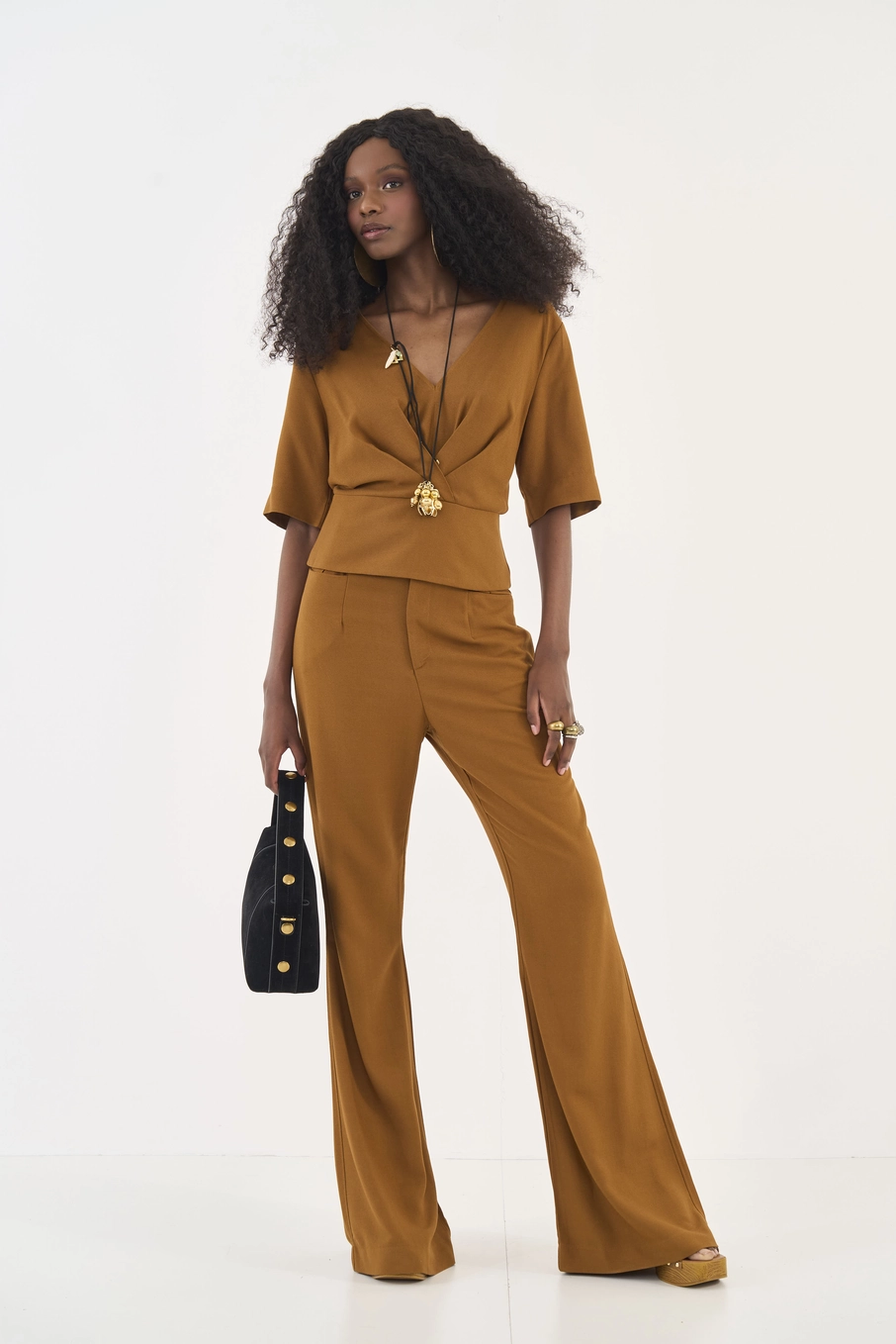 Blusa Comfort Com Pregas E Vazado Costas Marrom