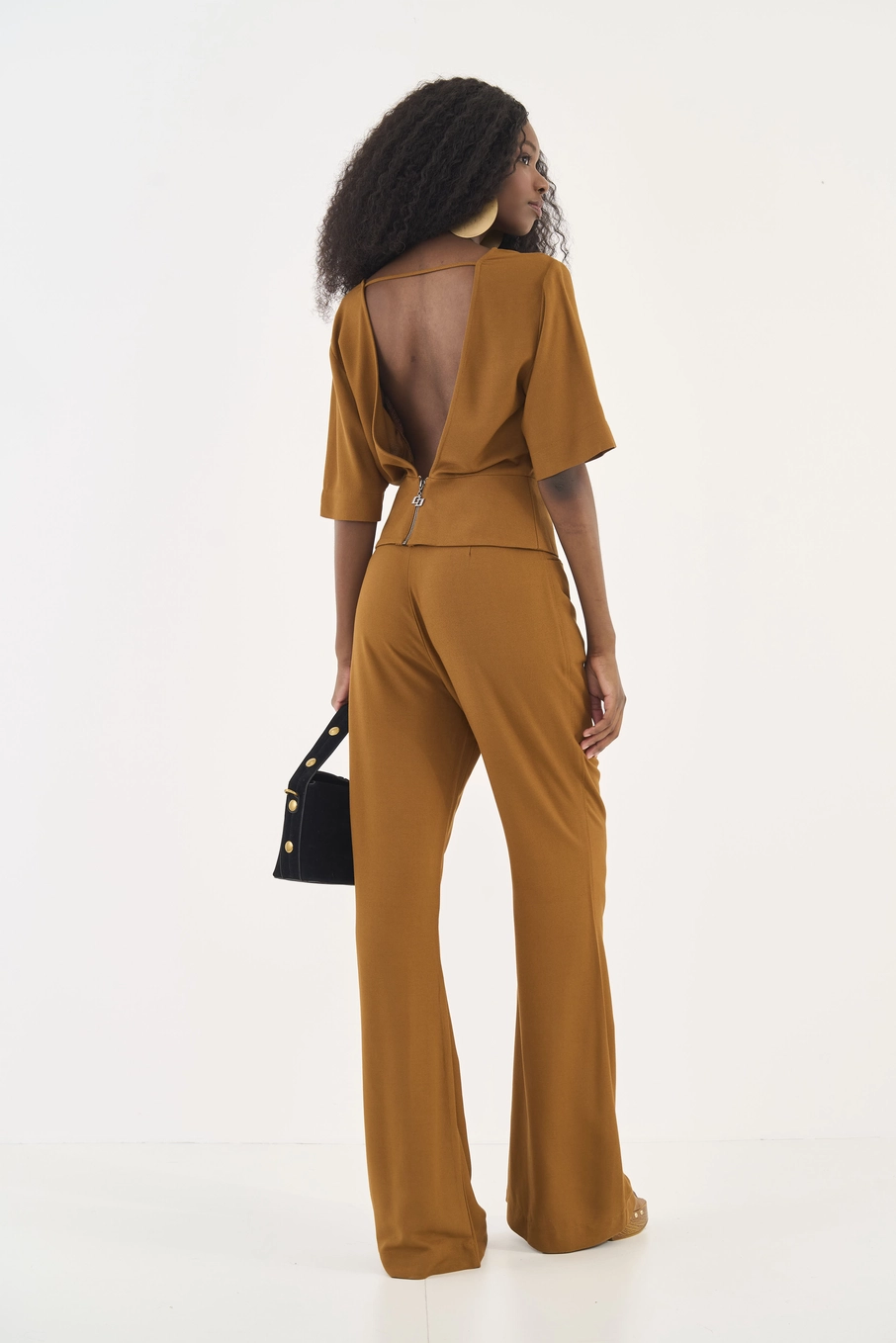 Blusa Comfort Com Pregas E Vazado Costas Marrom