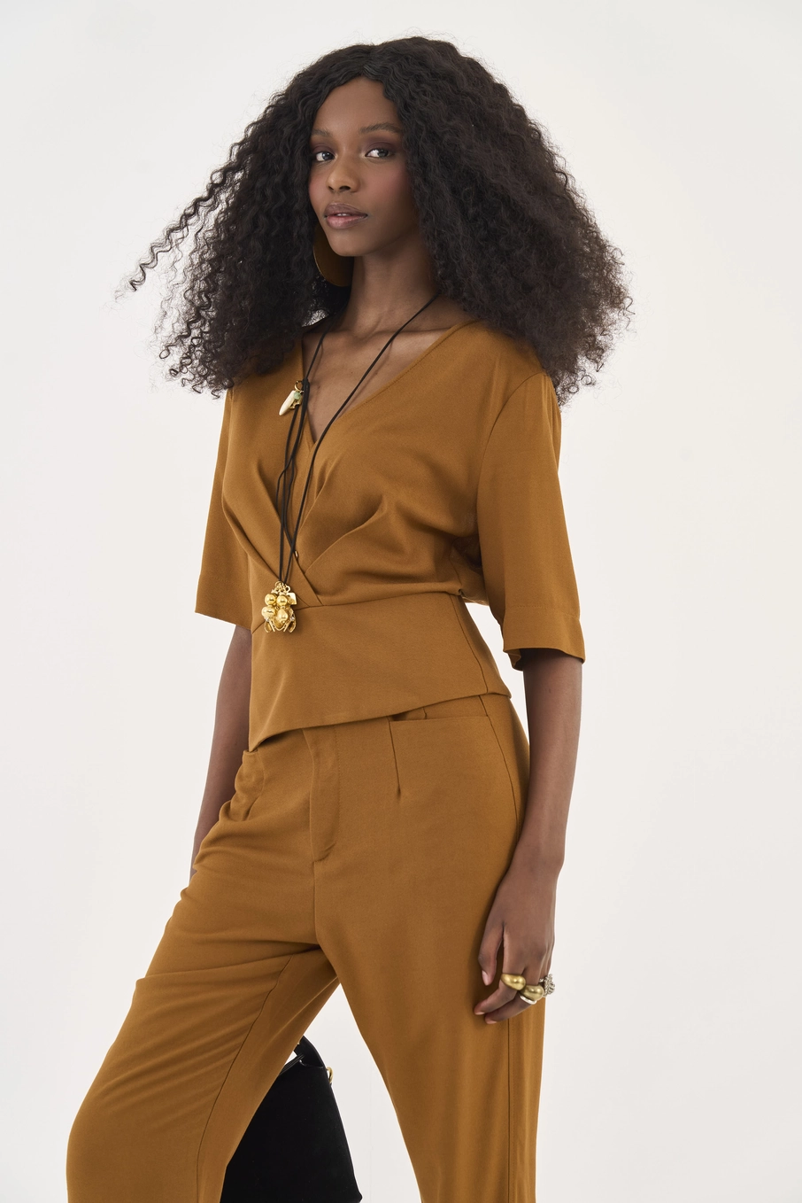 Blusa Comfort Com Pregas E Vazado Costas Marrom