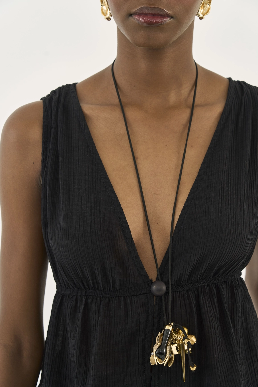 Blusa Decote V Com Recorte E Caimento Fluido Preto