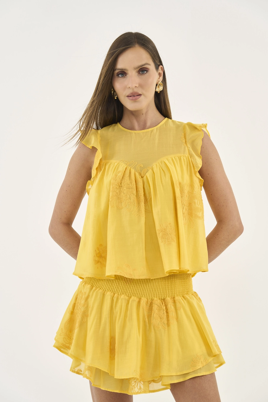 Blusa Com Detalhe Drapeado E Bordado Amarelo