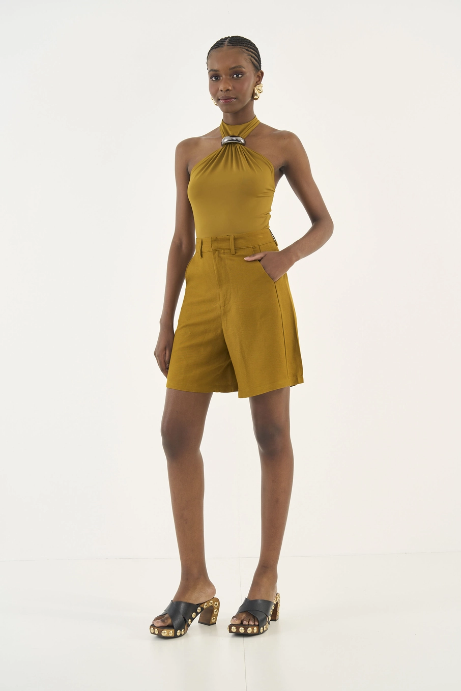Blusa Slim Encurtada Com Metal Marrom