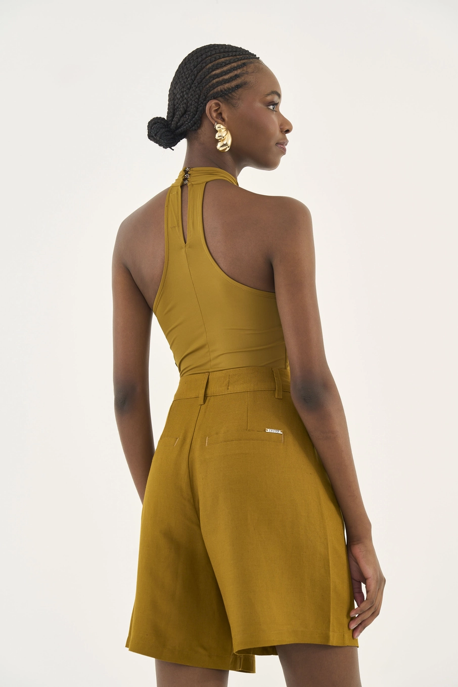 Blusa Slim Encurtada Com Metal Marrom