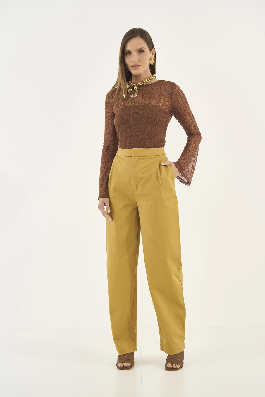 Blusa Comfort Manga Longa Com Transparência Marrom