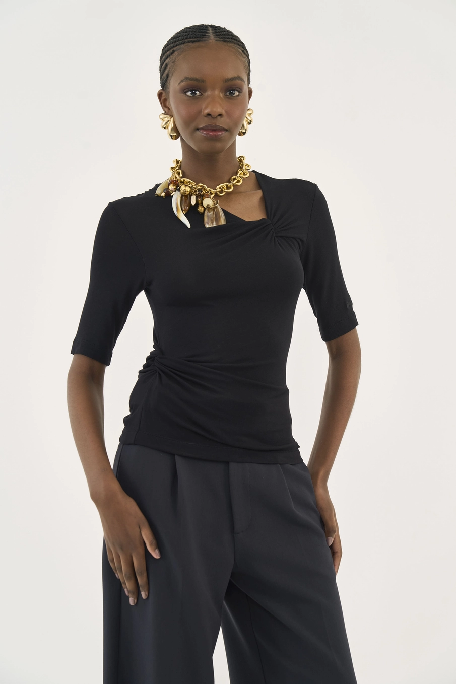 Blusa Slim Assimétrica Com Nó Preto