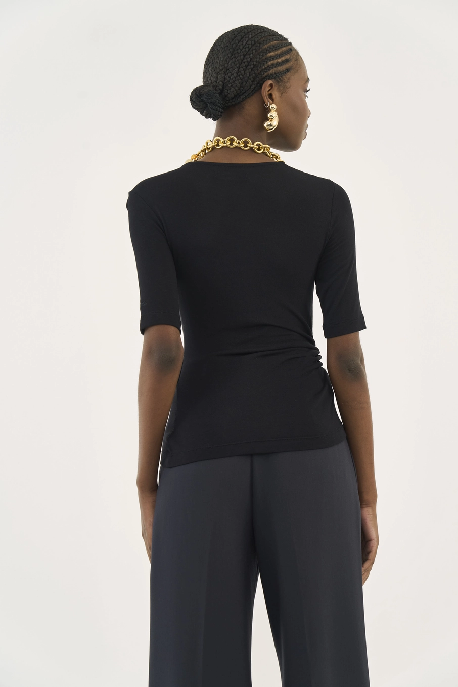 Blusa Slim Assimétrica Com Nó Preto