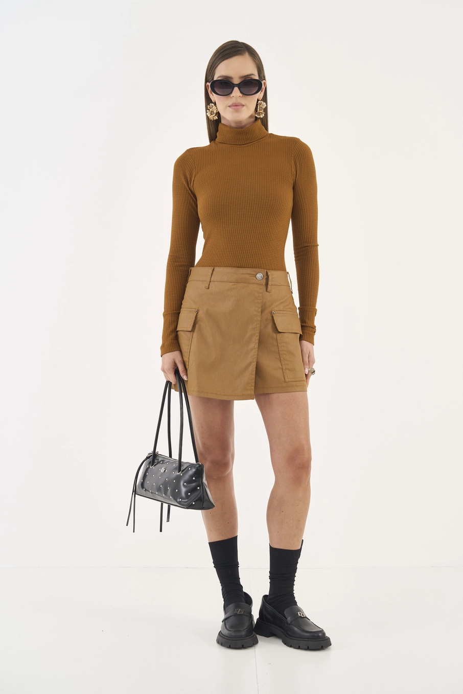 Blusa Slim Canelada Gola Alta Marrom