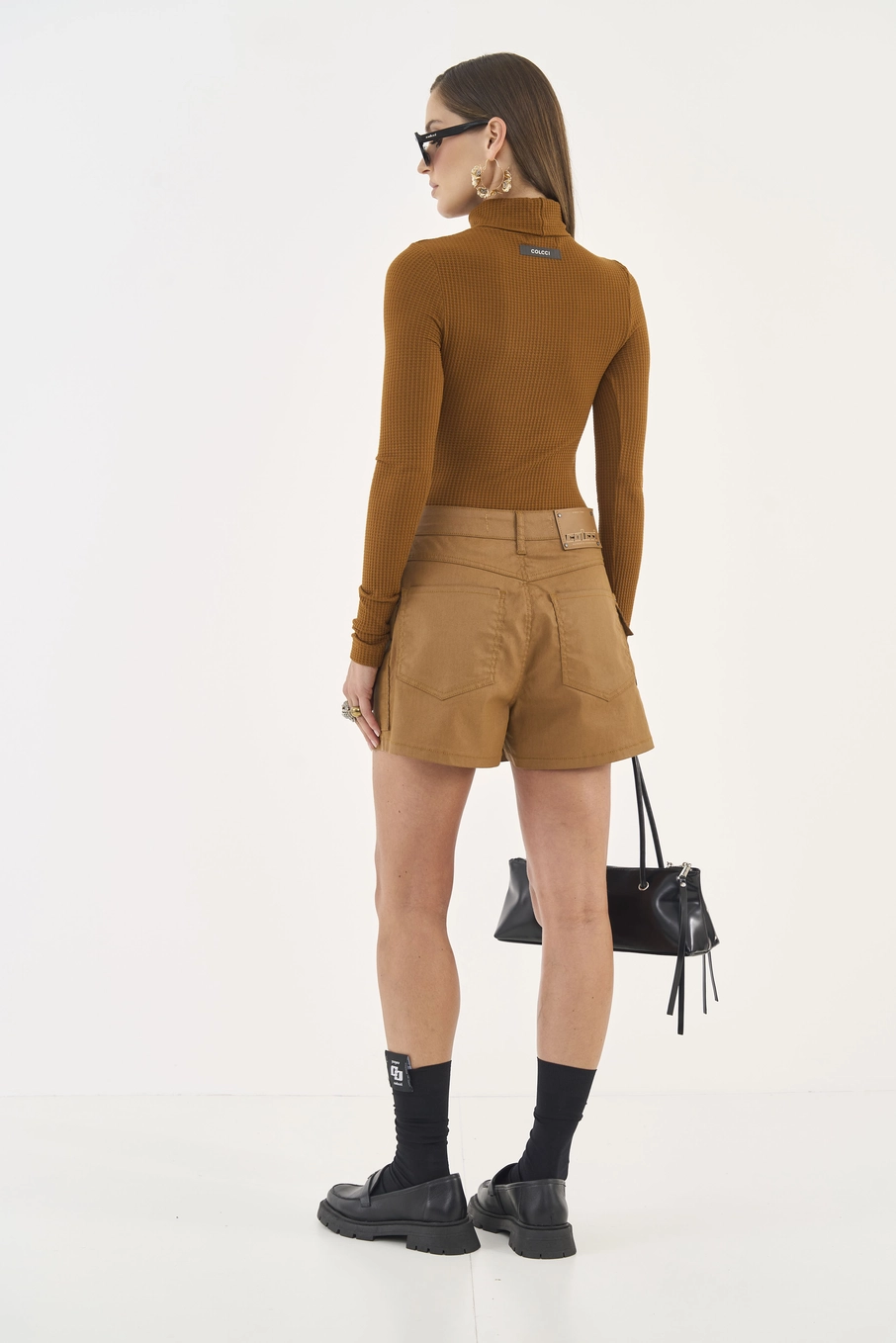 Blusa Slim Canelada Gola Alta Marrom