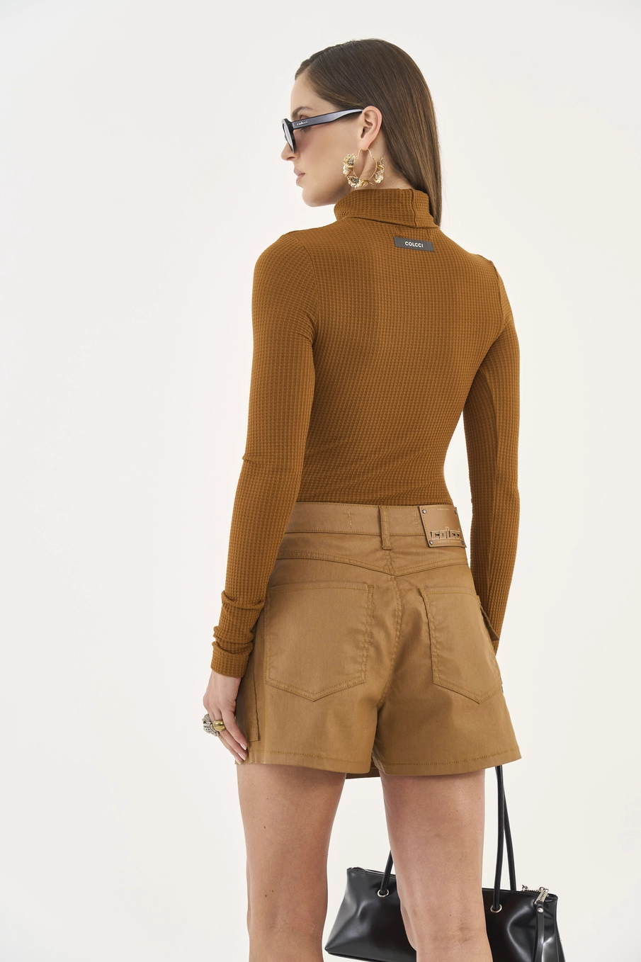Blusa Slim Canelada Gola Alta Marrom