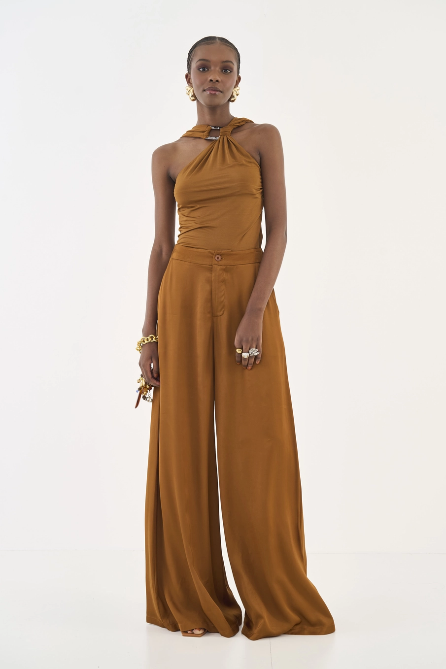 Blusa Slim Com Detalhe Em Metal Marrom
